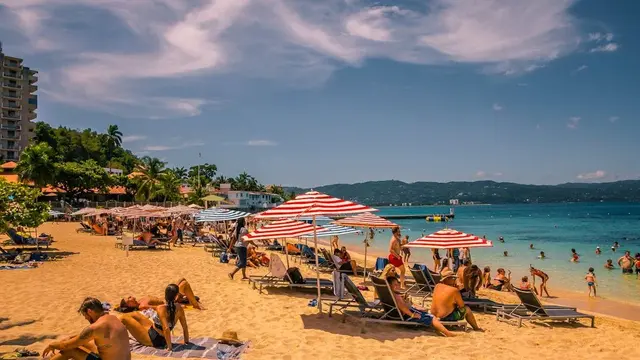 Alasan Pantai Kidul Menjadi Destinasi Liburan yang Menarik
